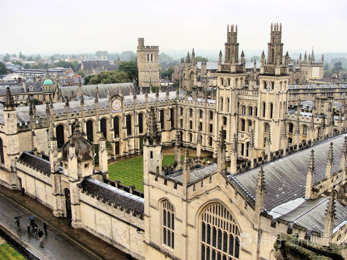 most popular degrees in UK Universities