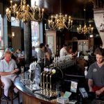 a guide for newcomers to understand british pubs and drinks