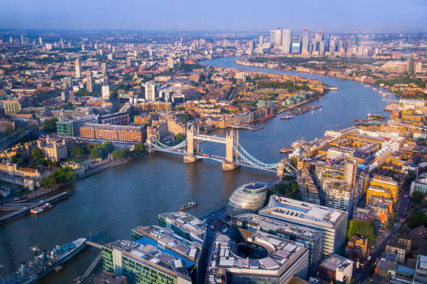 london tour: Thames River