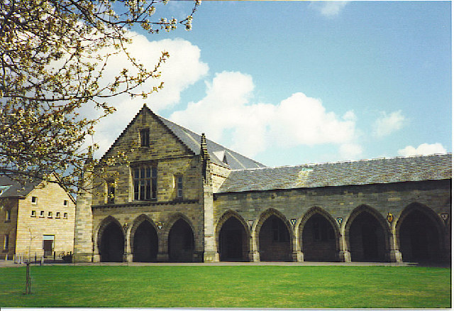 Elphinstone_Hall,_King's_College,_Aberdeen.