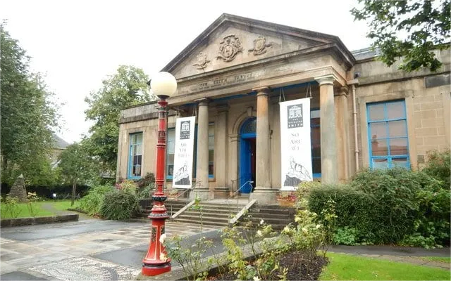 stirling attractions: the stirling smith art gallery & museum