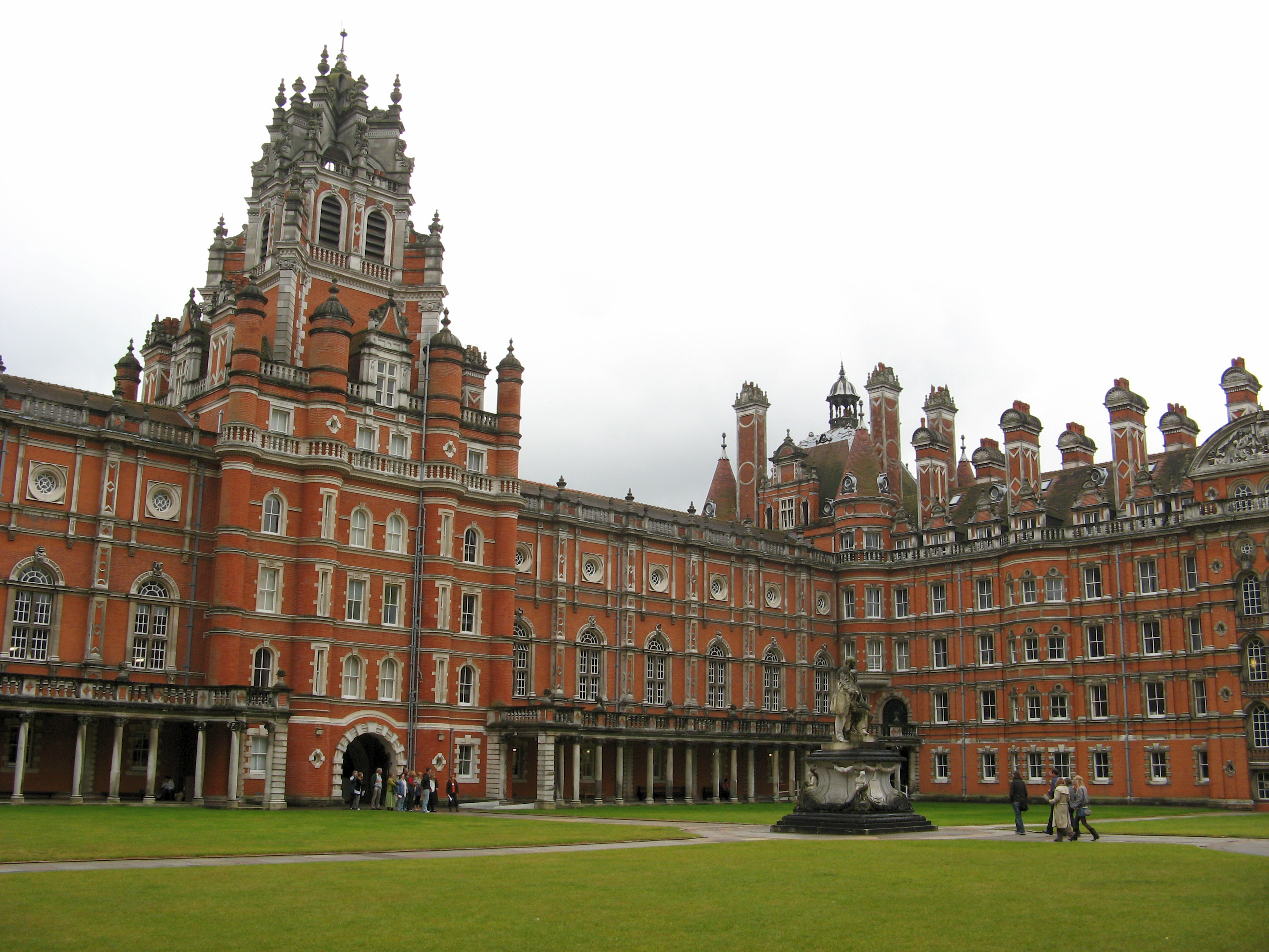 Founder's_Building,_Royal_Holloway,_south_quad