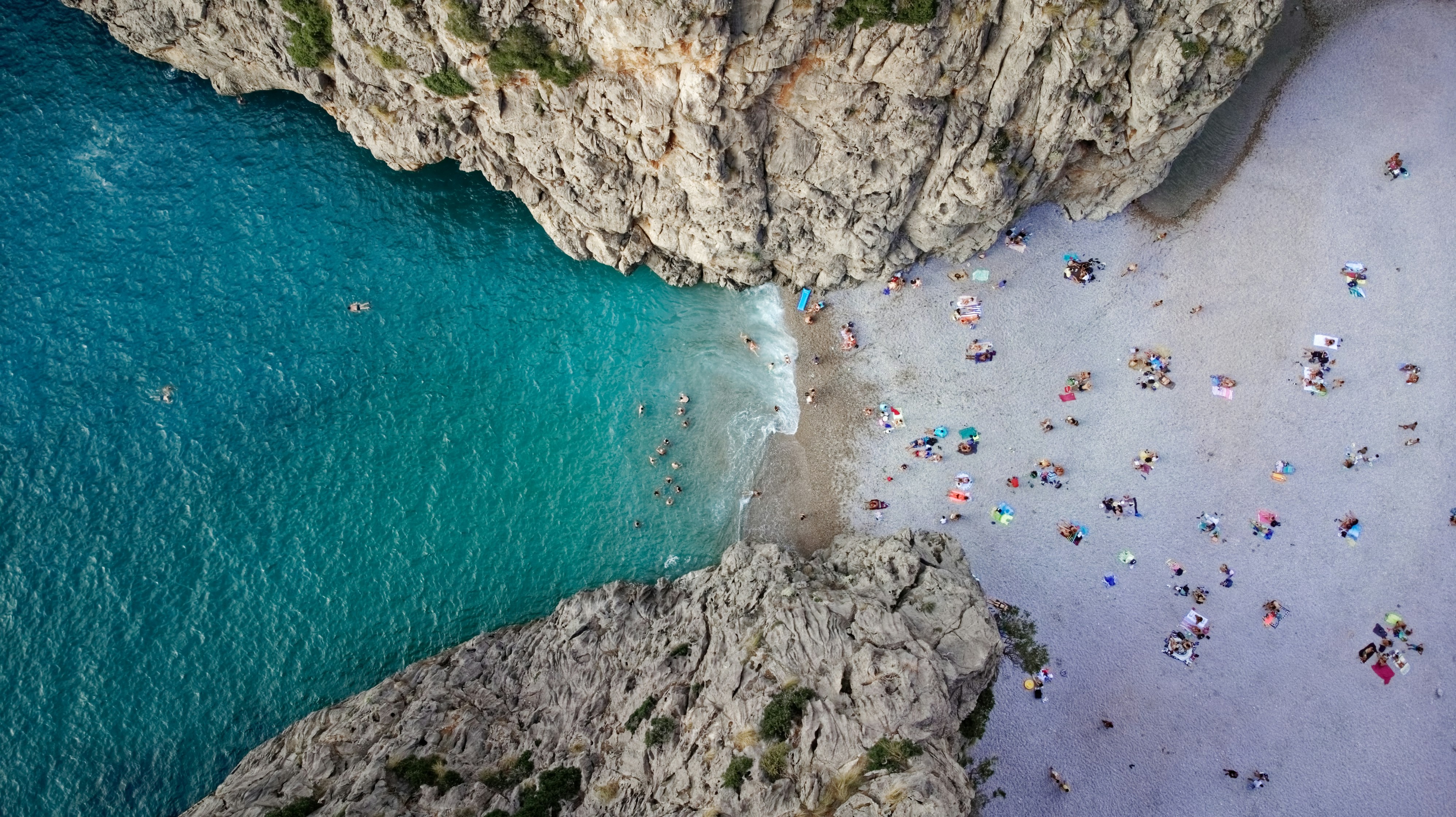 best beaches in spain with cliffs at both sides