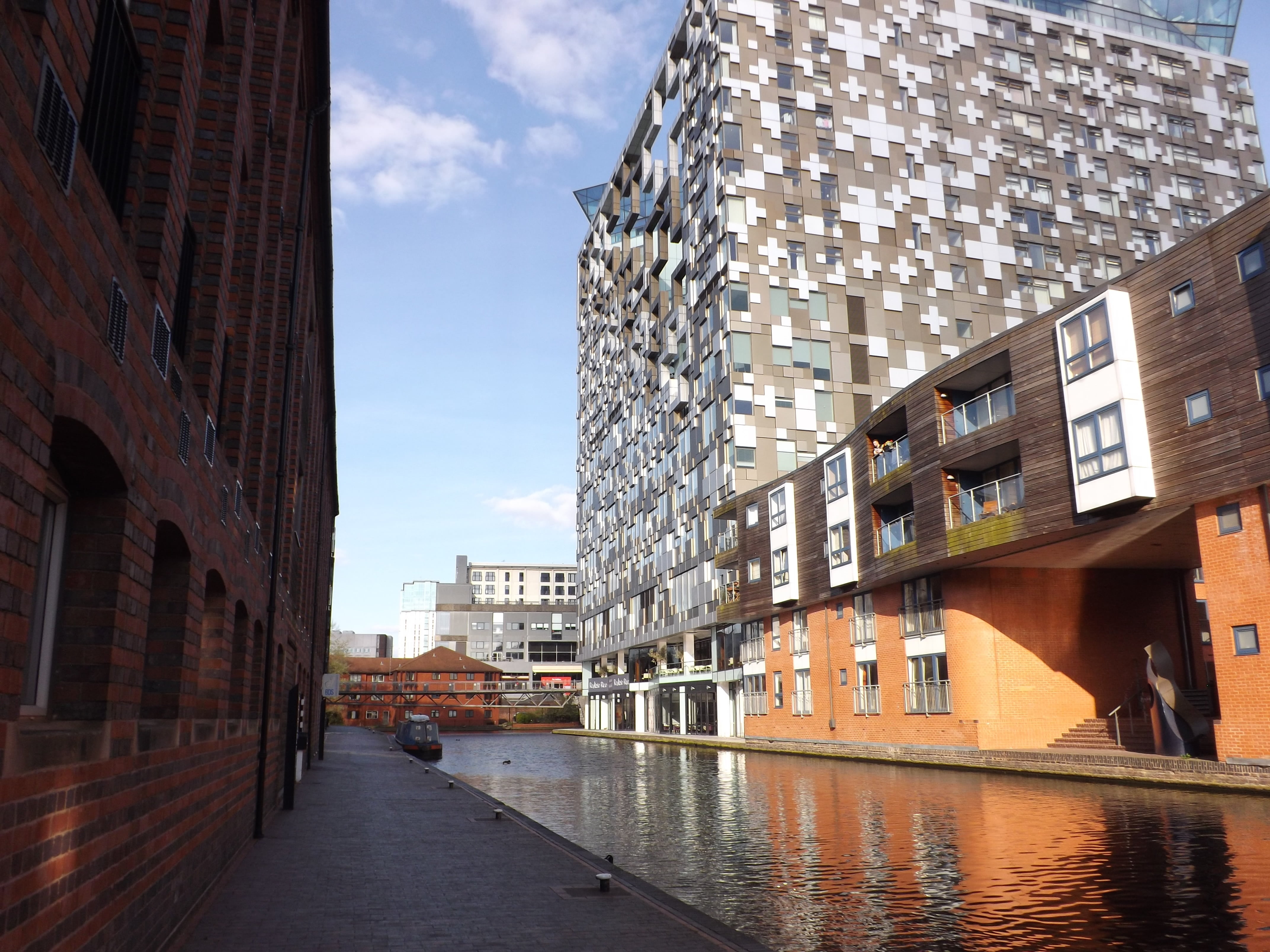 birmingham-canal-architecture-cube