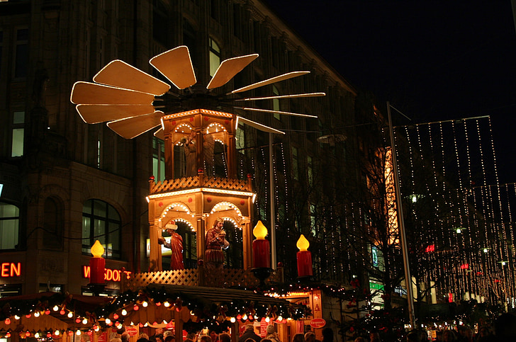 hamburg-christmas-market-lights