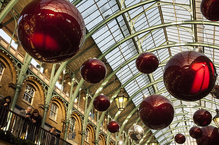 christmas-decorations-london-shop-christmas-balls