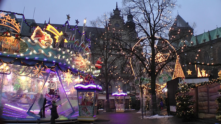 christmas-market-twilight-bude-carousel