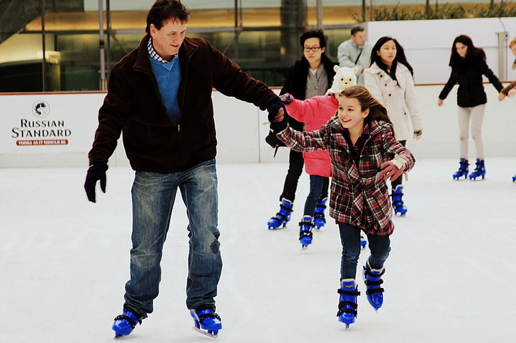 skates-ice-father-and-daughter-rink