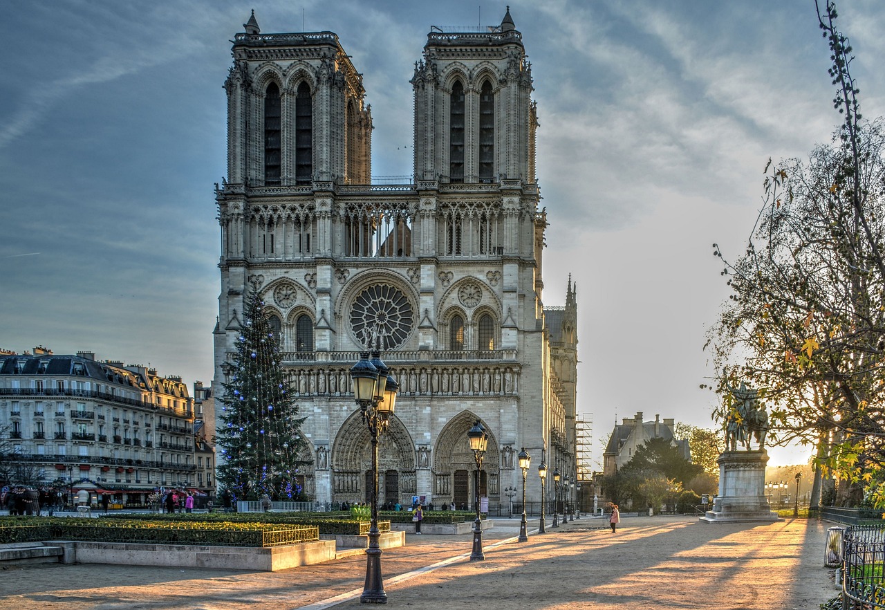 Notre-dame-de-Paris-in-Christmas