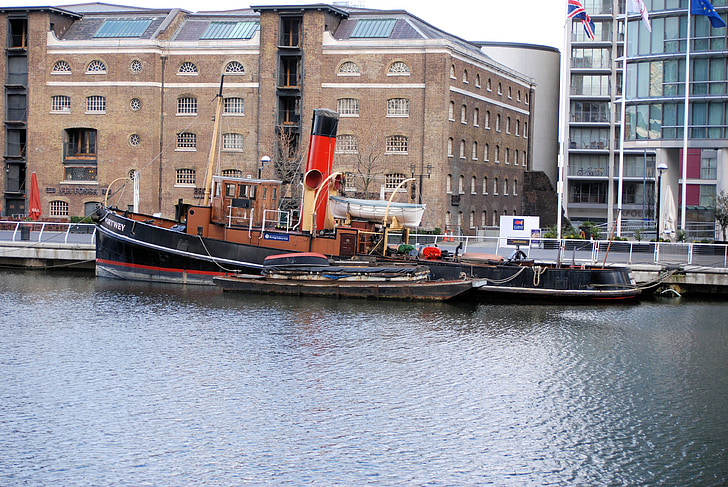 docklands-canary-wharf-london