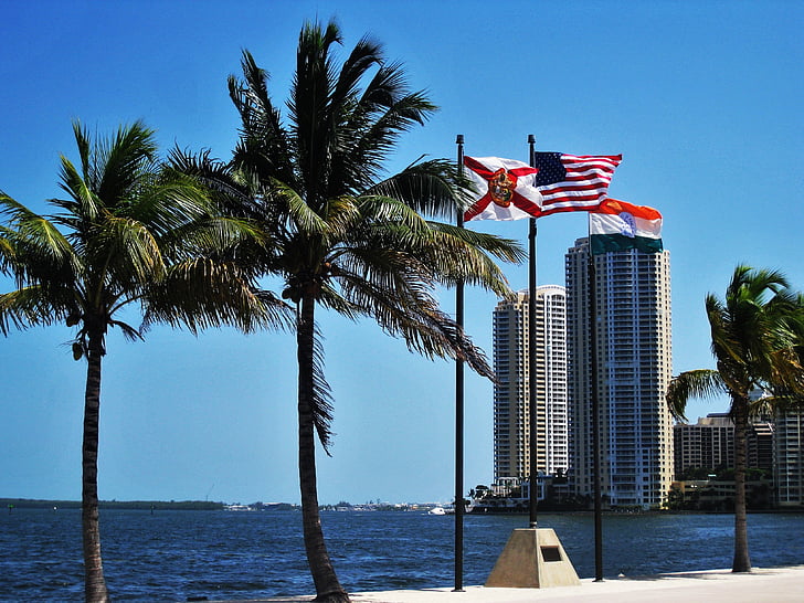 richest neighhborhoods in miami