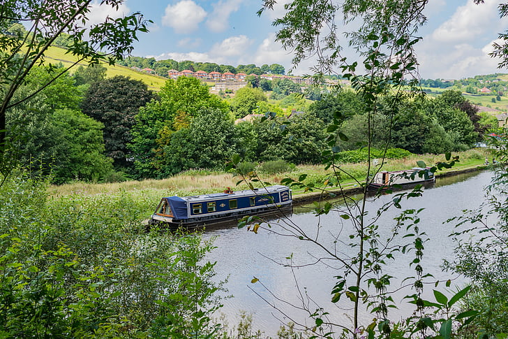 huddersfield-boat-landscape-stalybridge-preview