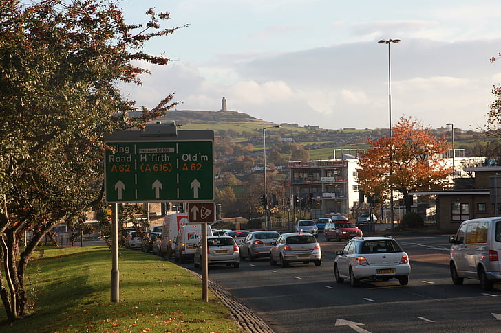 huddersfield-ring-road-traffic-castle-hill-preview