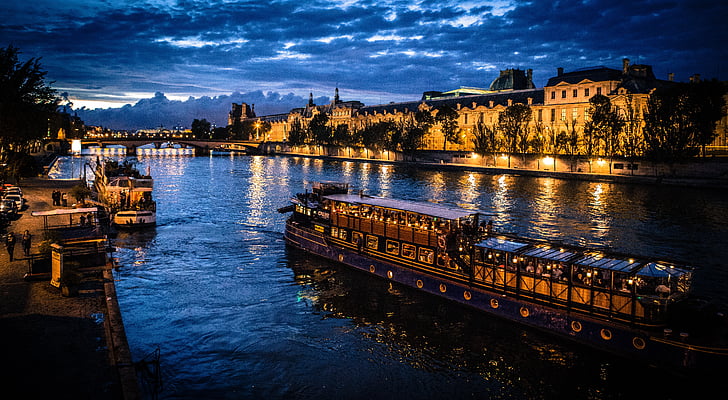 seine-boat-paris