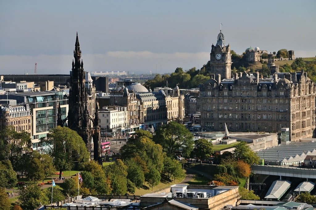 edinburgh-castle-view-scotland-600b66-1024