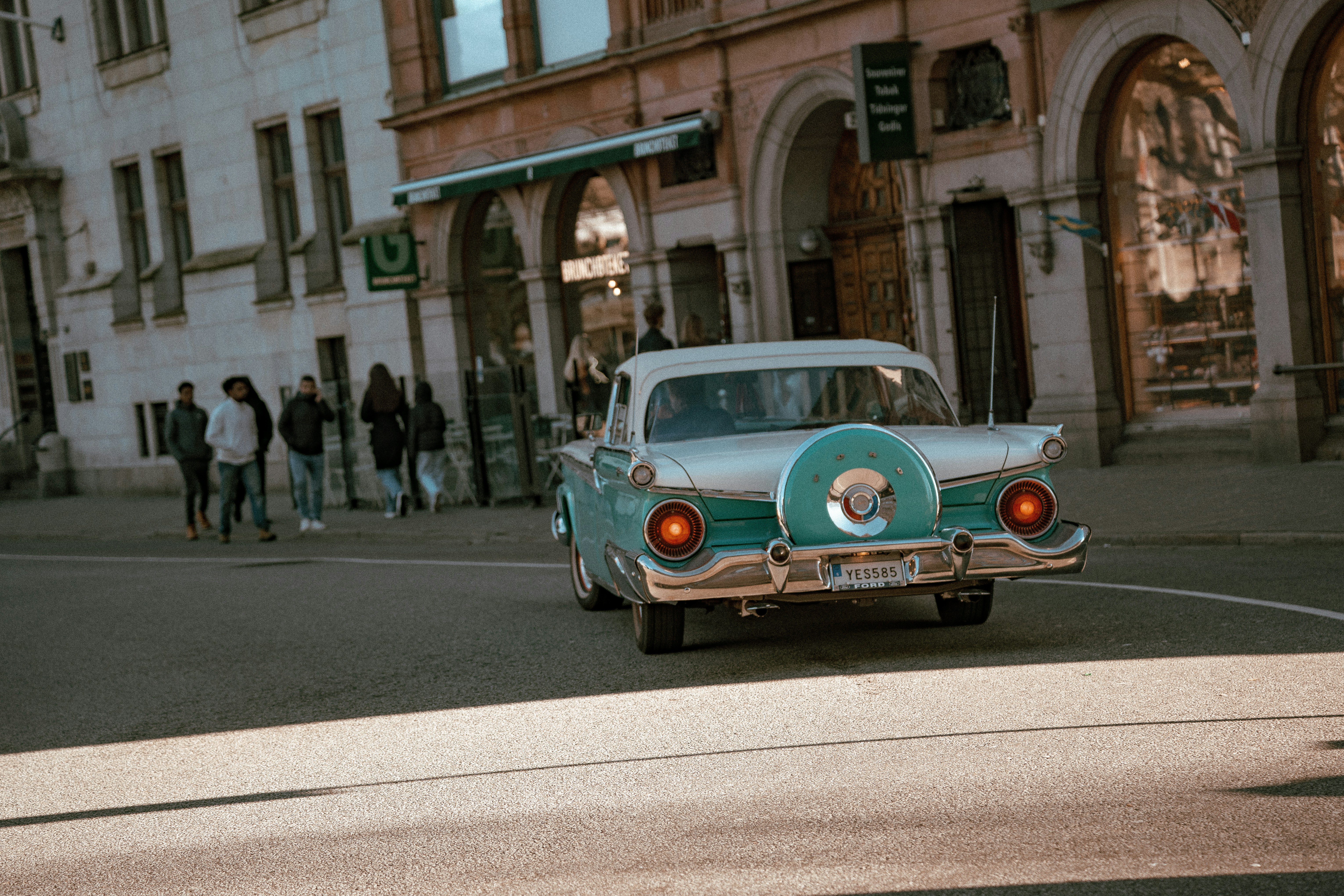 a running car