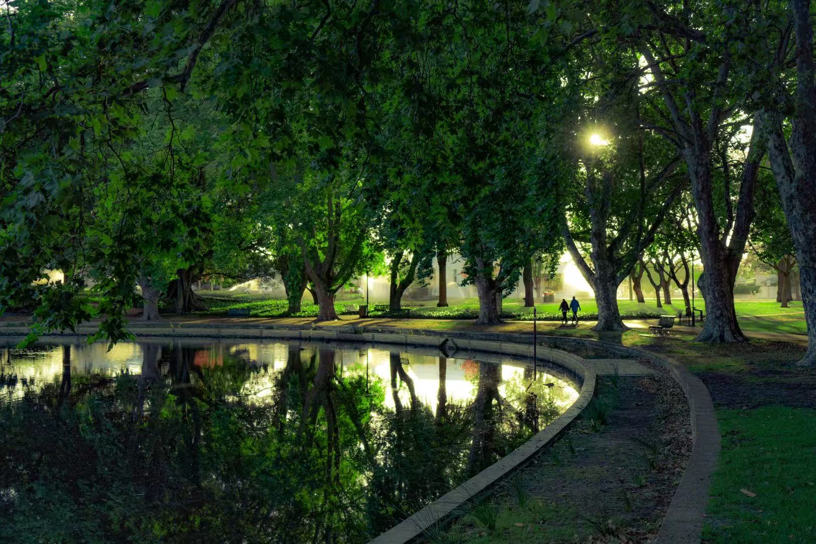 running trail in the Hyde Park in London