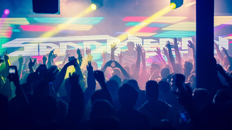 dance in clubs