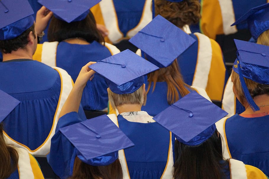 college-students-graduation