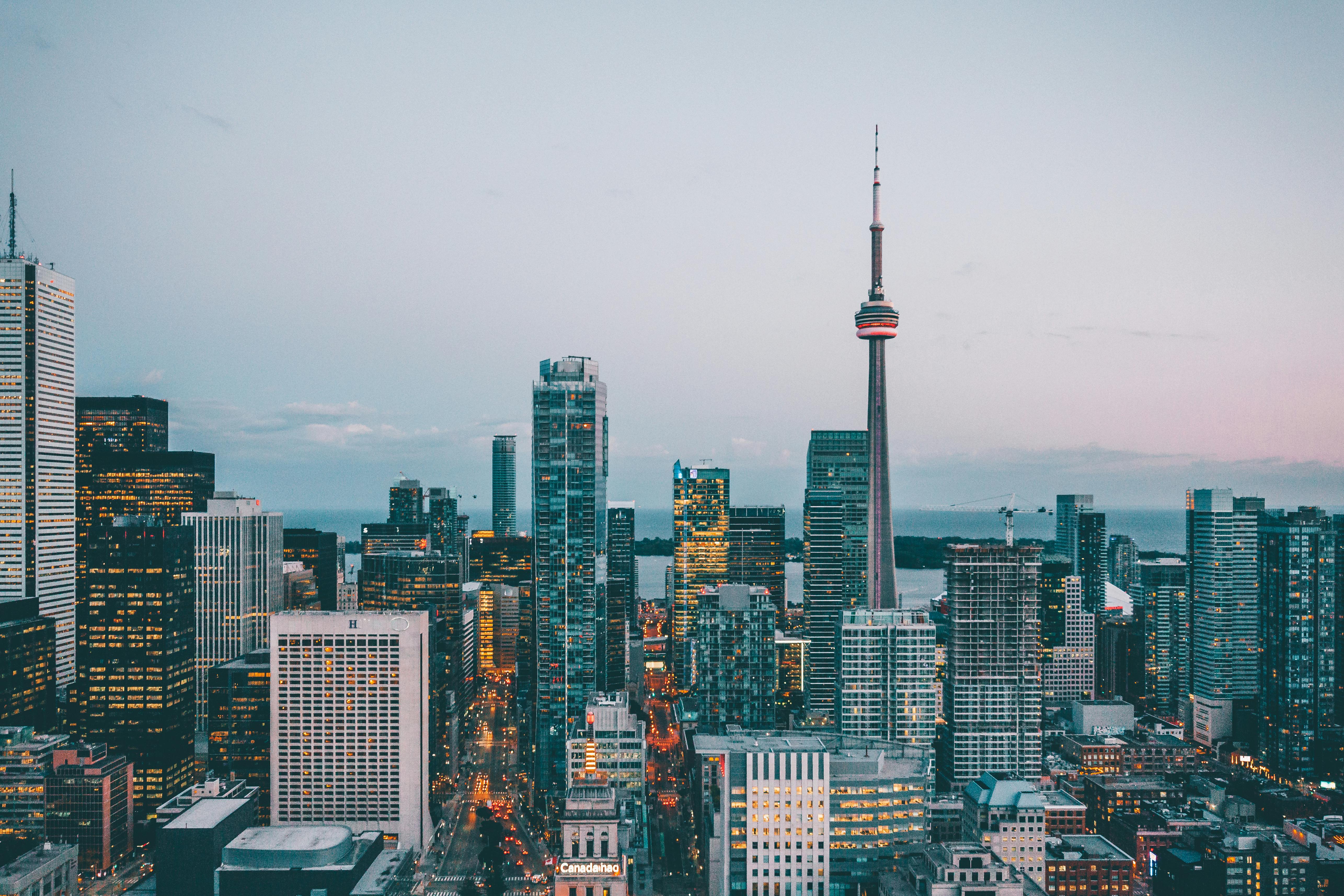 top-city-canada-to-visit-toronto-cn-tower