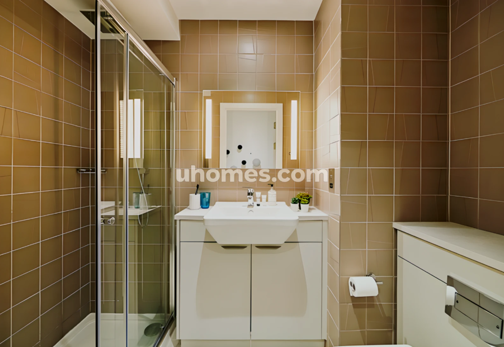 en suite bathroom in student accommodation